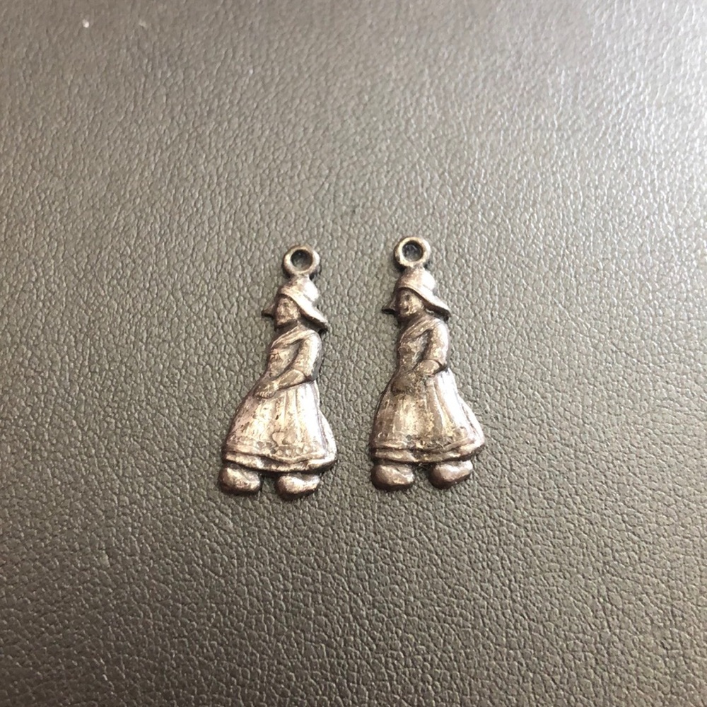Vintage Uncas Mfg. Co Dutch Girl Silver Tone Metal Charms Clogs Bonnet Pendants
